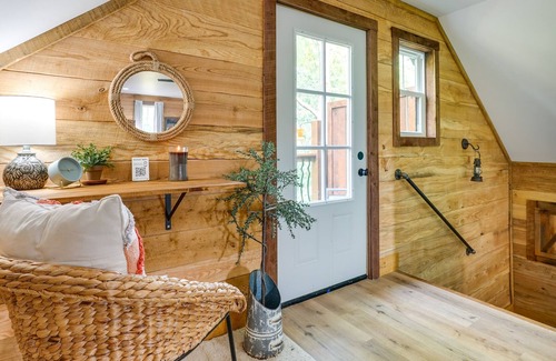 Brimfield Cabin | Lovely Albion Cabin w/ Yard & Fire Pit!