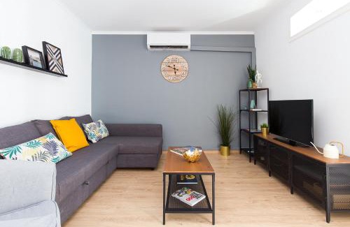 El Camp de l'Arpa del Clot Apartment | Lovely and Convenient Sagrada Familia Apartment