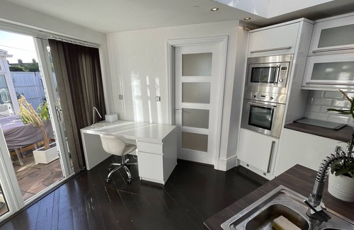 Gascoigne Apartment | Lovely and stylish 1-bedroom apartment