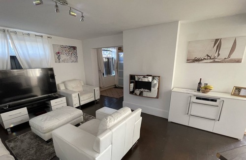 Gascoigne Apartment | Lovely and stylish 1-bedroom apartment