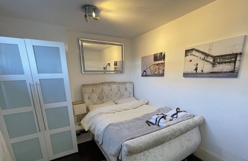 Gascoigne Apartment | Lovely and stylish 1-bedroom apartment