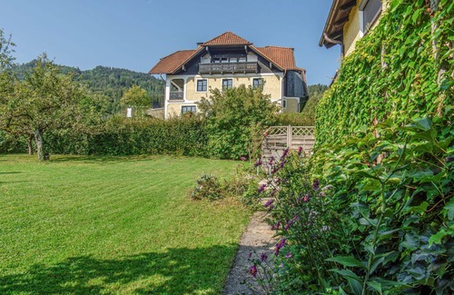 Nussdorf am Attersee Apartment | Lovely apartment for 4 people with terrace and parking