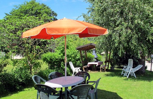 Calceranica al Lago Apartment | Lovely apartment for 5 guests with WIFI, TV, patio, pets allowed, panoramic view and parking