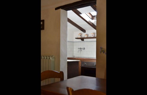 Cortona Apartment | Lovely apartment for 6 guests with pool, WIFI, A/C, TV and parking