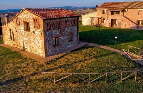 Ponte di Gabbiano Villa | Lovely apartment in villa for 4 guests with WIFI, pool, TV, pets allowed and parking, close to S...