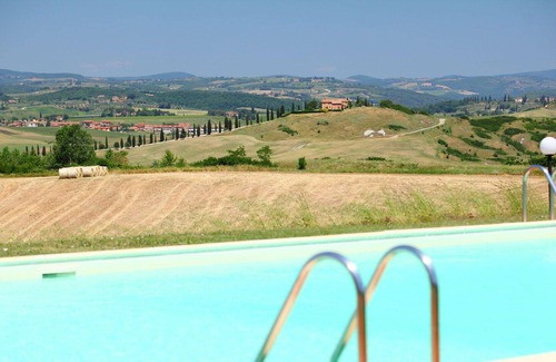 Ponte di Gabbiano Villa | Lovely apartment in villa for 4 guests with WIFI, pool, TV, pets allowed and parking, close to S...