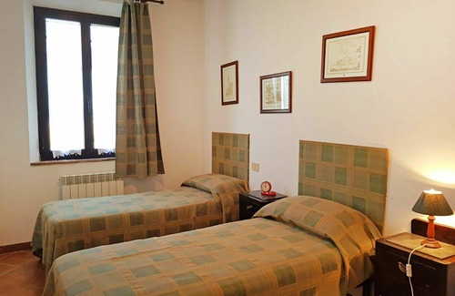 Ponte di Gabbiano Villa | Lovely apartment in villa for 4 guests with pool, WIFI, pets allowed and parking, close to Siena