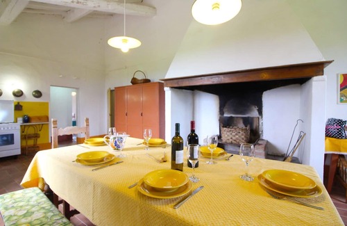 Foiano della Chiana Apartment | Lovely apartment for 8 guests with WIFI, pool, pets allowed and parking