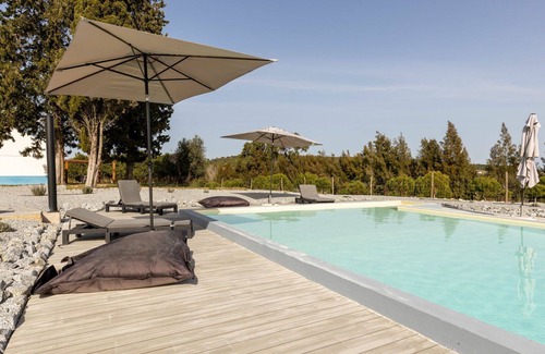 Sao Martinho Villa | Lovely apartment in villa for 7 people with pool, WIFI, A/C, TV, terrace and parking