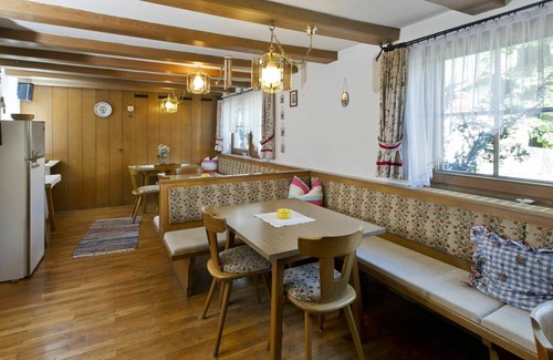 Hart im Zillertal House | Lovely apartment in villa for 15 people with WIFI, TV, patio, pets allowed and parking