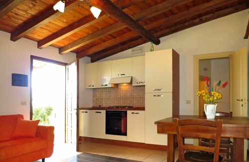 Santo Villa | Lovely apartment in villa for 4 guests with pool, A/C, patio, pets allowed and panoramic view
