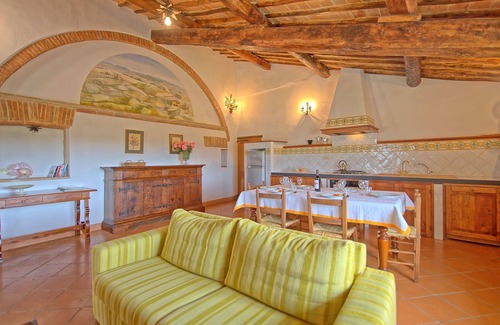 Monteroni d'Arbia Apartment | Lovely apartment for 5 guests with pool, WIFI, panoramic view and parking, close to Siena