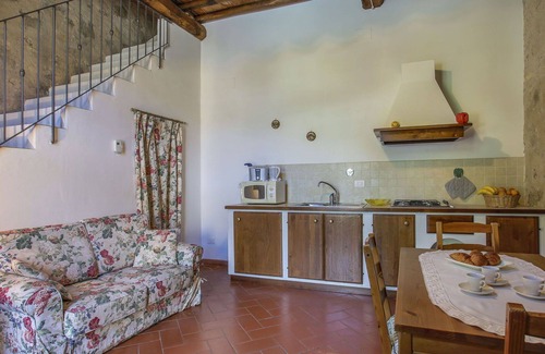 Sesto Fiorentino Villa | Lovely apartment in villa for 3 people with pool, WIFI, TV, pets allowed and parking