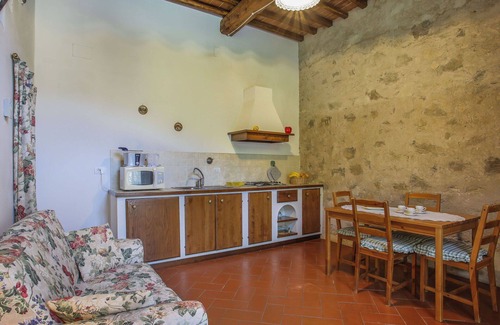 Sesto Fiorentino Villa | Lovely apartment in villa for 3 people with pool, WIFI, TV, pets allowed and parking
