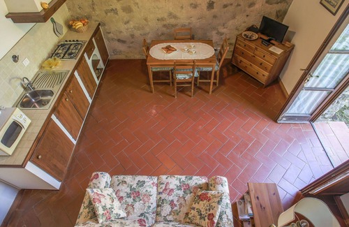 Sesto Fiorentino Villa | Lovely apartment in villa for 3 people with pool, WIFI, TV, pets allowed and parking