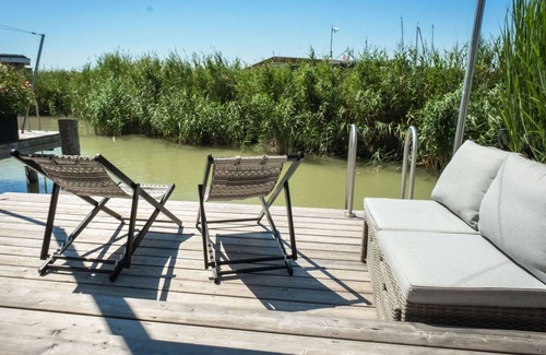 Neusiedl am See Apartment | Lovely apartment for 6 guests with hot tub, WIFI, A/C, TV, terrace and parking