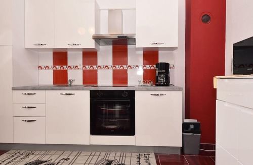 Obrovac Apartment | Lovely apartment for 4 people with A/C, WIFI, TV, terrace and parking