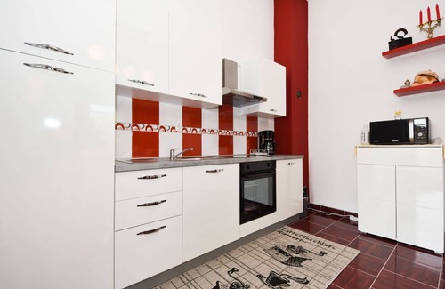 Obrovac Apartment | Lovely apartment for 4 people with A/C, WIFI, TV, terrace and parking