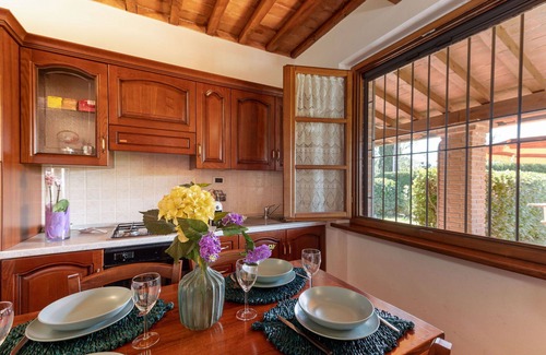 Massa Marittima House | Lovely apartment in villa for 6 people with WIFI, A/C, TV, terrace, pets allowed and parking