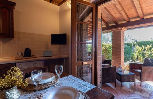 Massa Marittima House | Lovely apartment in villa for 6 people with WIFI, A/C, TV, terrace, pets allowed and parking