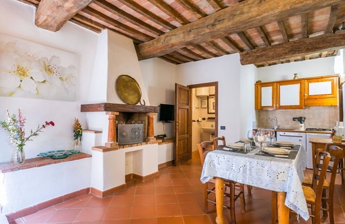 San Macario In Monte Villa | Lovely apartment in villa for 4 guests with WIFI, pool, TV, terrace, pets allowed and parking