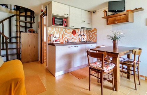 Peglio Apartment | Lovely apartment for 6 guests with WIFI, TV, patio, pets allowed and parking