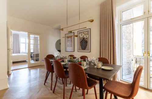 Osterbro Apartment | Lovely Apartment by w Bathtub and Balcony