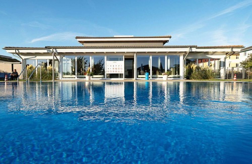 Tarnewitz Apartment | Lovely apartment for 4 people with WIFI, pool, TV, terrace and parking