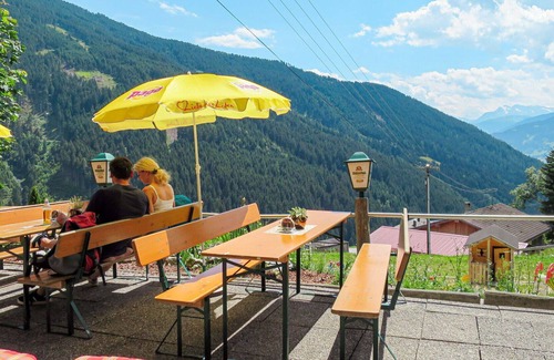 Stummerberg Apartment | Lovely apartment for 11 guests with WIFI, TV, balcony and parking