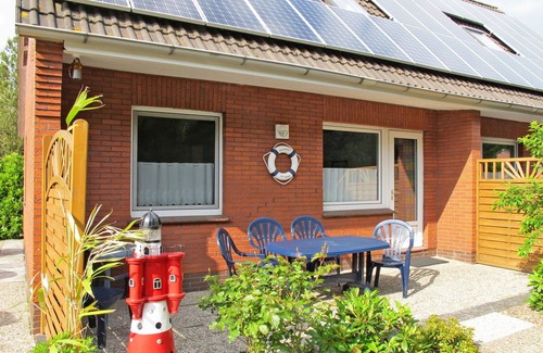 Sehestedt Apartment | Lovely apartment for 4 people with WIFI, TV, terrace, pets allowed and parking