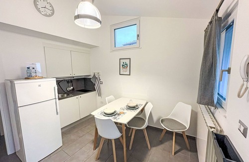 Lavena Ponte Tresa Apartment | Lovely apartment for 3 people with TV, balcony and pets allowed