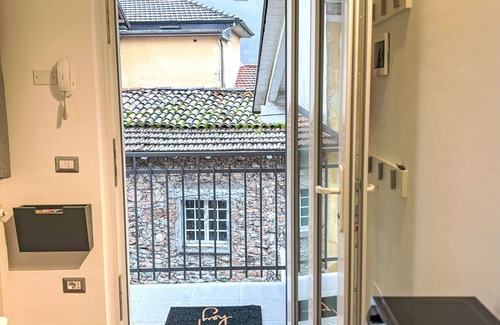 Lavena Ponte Tresa Apartment | Lovely apartment for 3 people with TV, balcony and pets allowed