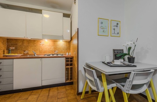 Ponte Arche Apartment | Lovely apartment for 2 people with TV, patio and pets allowed