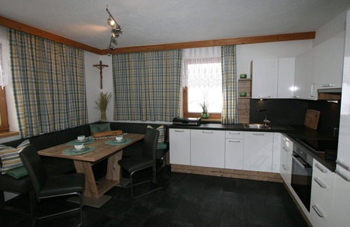 Emberg Apartment | Lovely apartment for 4 people with WIFI, TV, balcony and parking