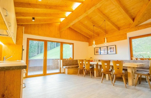 Fuegenberg Apartment | Lovely apartment for 20 guests with WIFI, TV, balcony and parking
