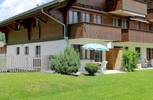 Zweisimmen Apartment | Lovely apartment for 4 guests with WIFI, TV and terrace