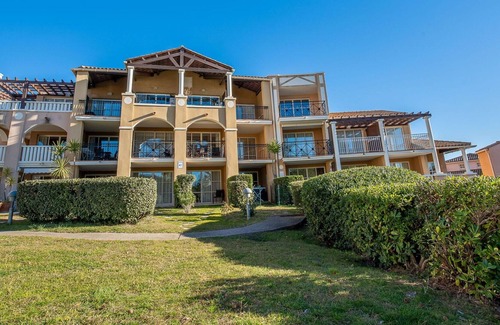 Le Dramont Apartment | Lovely apartment for 4 people with WIFI, pool, TV, terrace and pets allowed