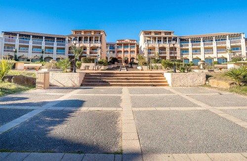 Le Dramont Apartment | Lovely apartment for 4 people with WIFI, pool, TV, terrace and pets allowed