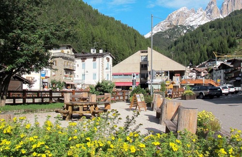 Campitello di Fassa Apartment | Lovely apartment for 6 guests with WIFI, TV, balcony and parking