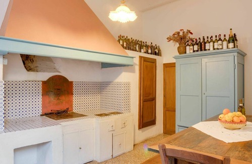 San Gimignano City Centre Apartment | Lovely apartment for 6 guests with terrace