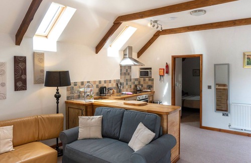 Fivelanes Apartment | Lovely apartment for 2 guests with hot tub, WIFI, TV, balcony, pets allowed and parking