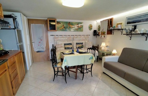 Peglio Apartment | Lovely apartment for 3 people with WIFI, TV, patio and pets allowed