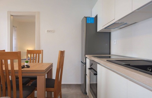 Stinica Apartment | Lovely apartment for 3 people with WIFI, A/C, TV, terrace and parking