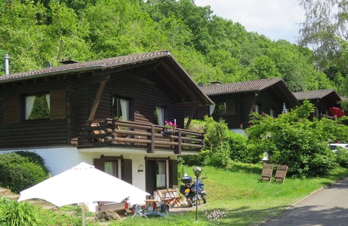 Schoenecken Apartment | Lovely apartment for 4 guests with WIFI, TV, patio and pets allowed