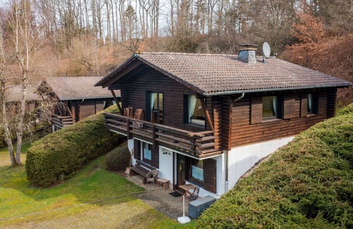 Schoenecken Apartment | Lovely apartment for 4 guests with WIFI, TV, patio and pets allowed