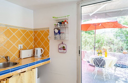 Lambesc Apartment | Lovely apartment for 4 people with pool, WIFI, TV, patio, pets allowed and parking