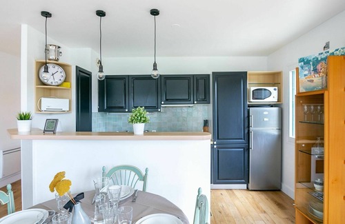 Saint-Servan Apartment | Lovely apartment for 4 guests with WIFI, TV and terrace