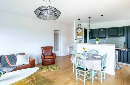 Saint-Servan Apartment | Lovely apartment for 4 guests with WIFI, TV and terrace