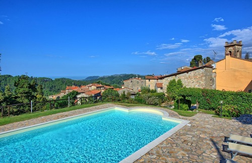 Massarosa Apartment | Lovely apartment for 4 guests with pool, WIFI and TV, close to Viareggio