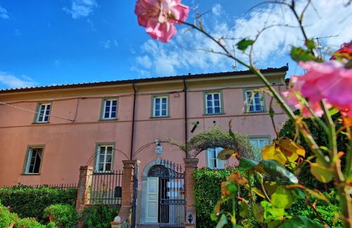 Massarosa Apartment | Lovely apartment for 4 guests with pool, WIFI and TV, close to Viareggio